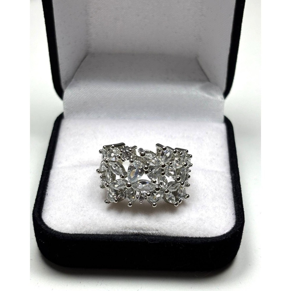 Elegant Silver Ring With Clustered Marquise & Round Cubic Zirconia Stones 6